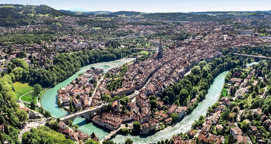 Bern şehrinin havadan çekilmiş fotoğrafı