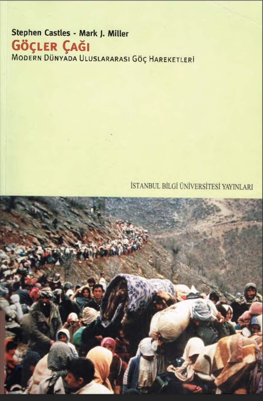 Kitap kapağı görüntüsü : Kapak fotoğrafı: Coşkun Aral Saddam Hüseyin’in Kuzey Irak’ı bombalamasından sonra sınırdan Türkiye’ye geçen Kürtler (Mart 1991)