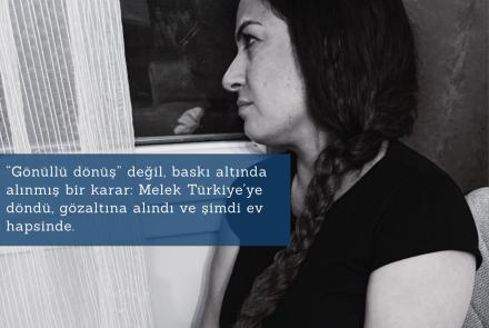 Melek Ölmezoğlu evinde oturuyor ve pencereden dışarı bakıyor 